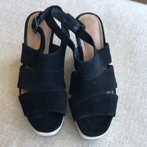 Halogen wedges. Incredibly cute! 🖤🖤🖤